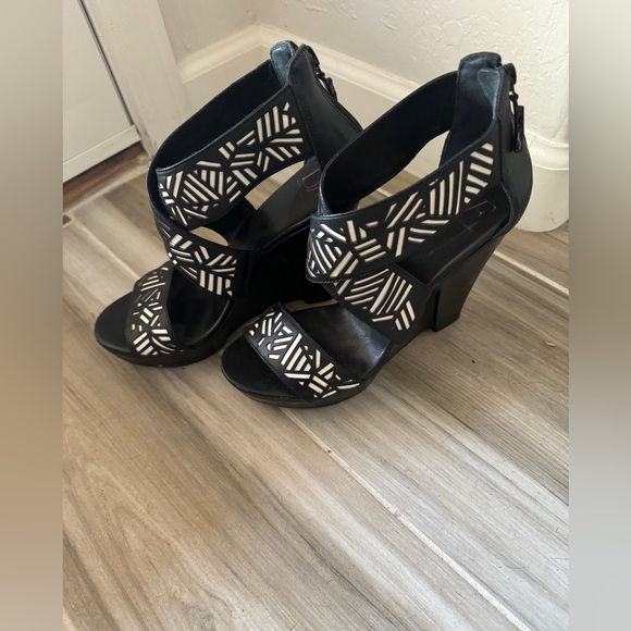 DIANE VON FURSTENBERG DVF Opal Black Cross Wedge Platform Heel Zip Size 7.5 - Picture 5 of 8